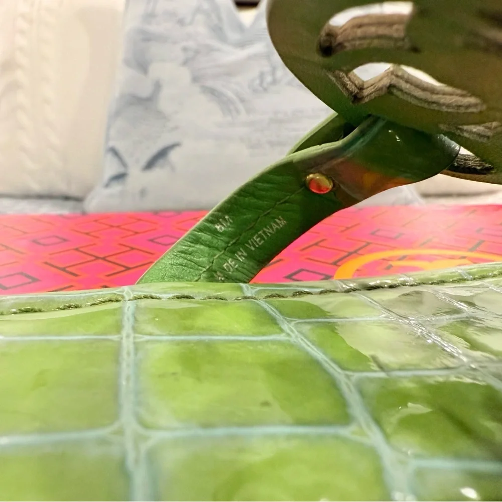 Tory Burch Iconic Croc-Embossed Leather Sandals in Jolly Green, LIKE-NEW! - Picture 8 of 11